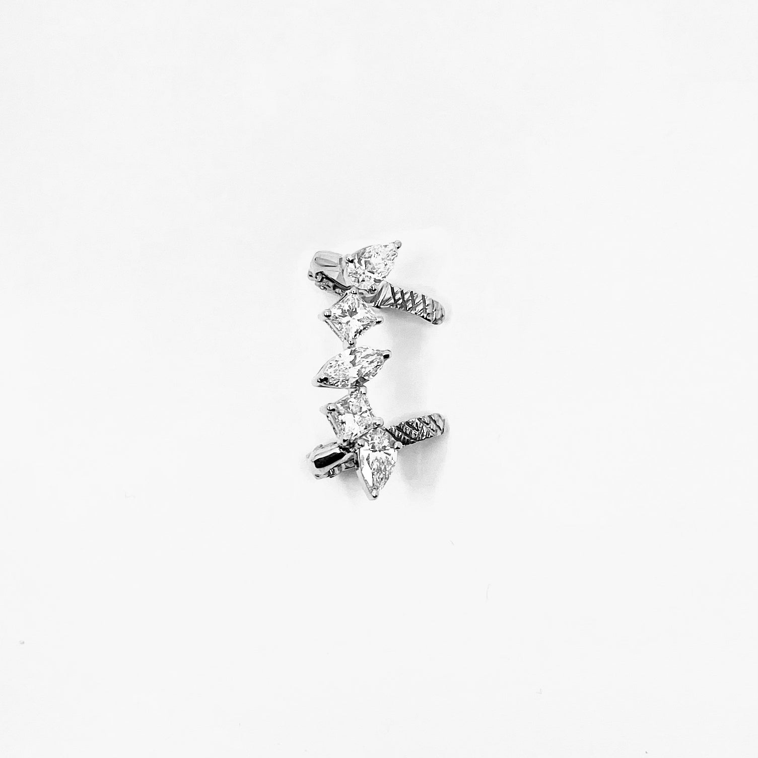 5 DIAMOND MULTISHAPE EARCUFF